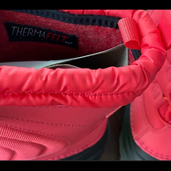 NEW Girl The North Face Alpenglow Pink Snow Boots size 6 - Picture 2 of 6